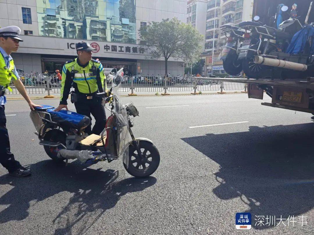 皇冠登3代理申请
_“着实有点吓人”皇冠登3代理申请
！深圳交警现场查扣、拆除！专盯地铁口