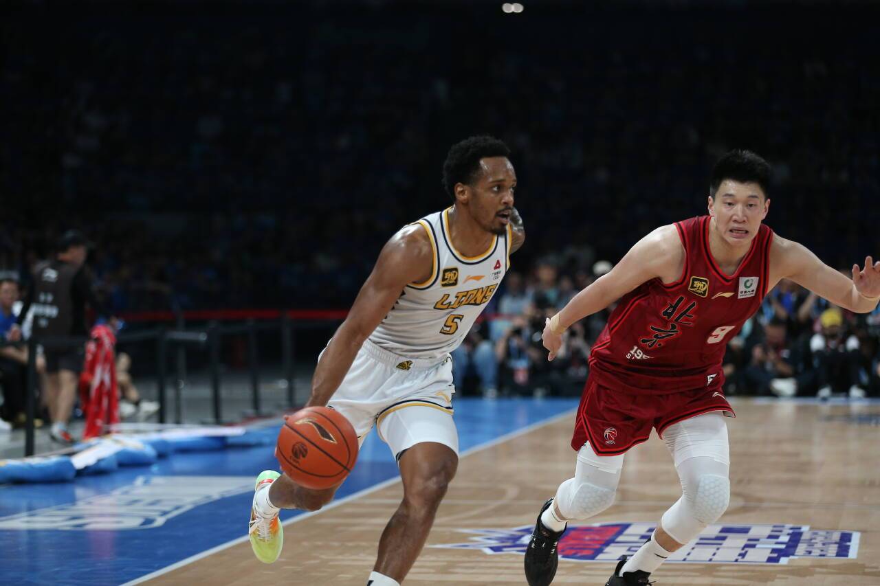 皇冠足球管理平台出租
_浙江广厦4-2北京夺队史CBA首冠皇冠足球管理平台出租
！周琦31+10布朗41分